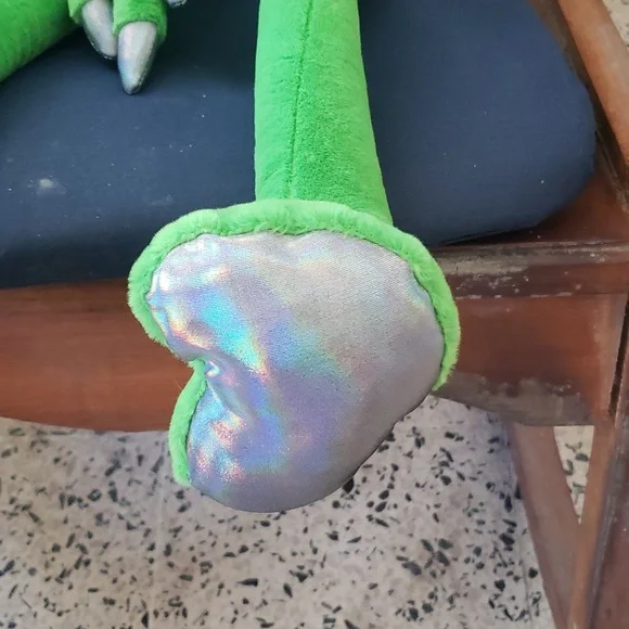 Dollskill Club Exx Green Alien Plushie - Picture 4 of 7